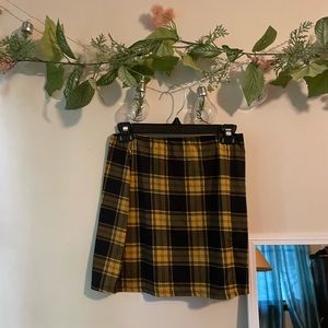Yellow plaid skirt🌻